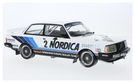 Modelauto 1:18 | IXO-Models 18RMC088.22 | Volvo Europe Dealer Team Nordica 240 Turbo 1986 #2 - U.Granberg - T.Lindstr&ouml;m
