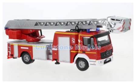 Modelauto 1:50 | Bburago 18-32018 | Mercedes Benz Atego 1530F Magirus SLK 23/12 Rood