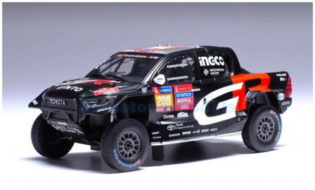Modelauto 1:43 | IXO-Models RAM930.22 | Toyota Gazoo Racing GR DKR Hilux Evo T1U 2024 #209 - G.de Villiers - D.Murphy