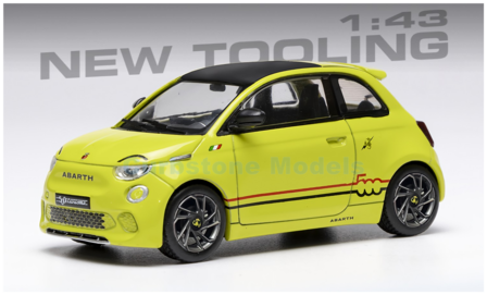 Modelauto 1:43 | IXO-Models MOC346.22 | Abarth Fiat 500e 2024