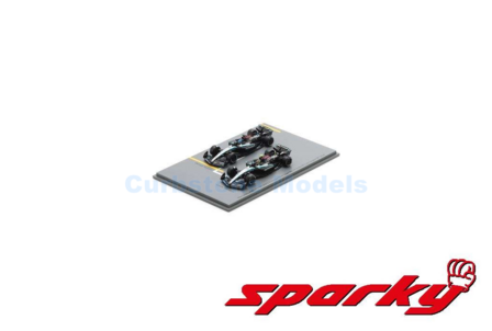 Modelauto 1:64 | Spark Y419 | Mercedes AMG Petronas Formula One Team W13 E-Performance 2024 #44 #63 - L.Hamilton - G.Russell