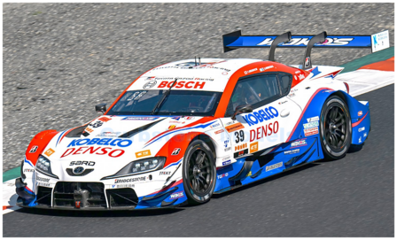Modelauto 1:64 | Spark 64SGT25039 | Toyota GR Supra GT | Team SARD 2025 #39 - S.Fenestraz - Y.Sekiguchi