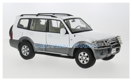 product1:18 | Sunstar 5833 | Mitsubishi Pajero V73 SUV White 1999