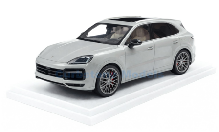 Product 1:18 | Solido S1811803 | Porsche Cayenne Turbo S Chalk Grey 2024