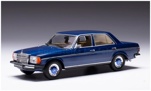 Modelauto 1:43 | IXO-Models CLC488N.22 | Mercedes Benz 240 D Metallic Blue 1976