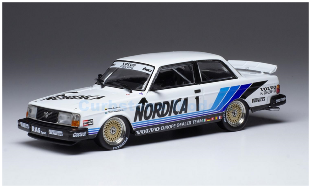 Modelauto 1:18 | IXO-Models 18RMC087.22 | Volvo Europe Dealer Team Nordica 240 Turbo 1986 #1 - A.Olofsson - J.Ceccoto