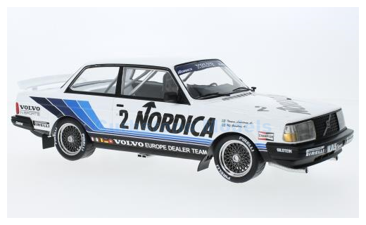 Modelauto 1:18 | IXO-Models 18RMC088.22 | Volvo Europe Dealer Team Nordica 240 Turbo 1986 #2 - U.Granberg - T.Lindström