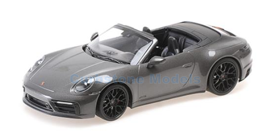 Modelauto 1:18 | Minichamps 155063031 | Porsche 911 Carrera 4 GTS Cabriolet Grijs Metallic 2020