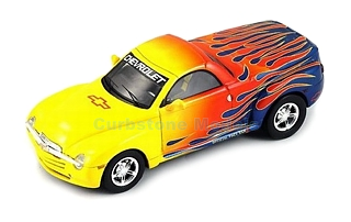 Modelauto 1:43 | Spark S0859 | Chevrolet SSR Pace car Geel / Blauw 2005