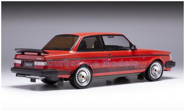 Modelauto 1:18 | IXO-Models 18CMC177.22 | Volvo 240 Turbo Custom Rood 1987