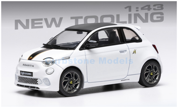 Modelauto 1:43 | IXO-Models MOC345.22 | Abarth Fiat 500e White 2024