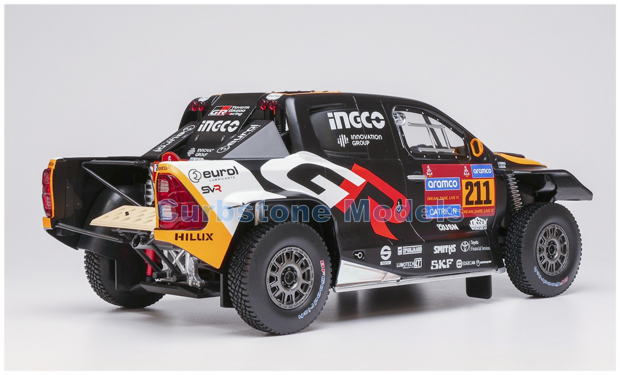 Modelauto 1:18 | IXO-Models 18RMC237.22 | Toyota Gazoo Racing GR DKR Hilux EVO 2025 #211 - H.Lategan - B.Cummings 