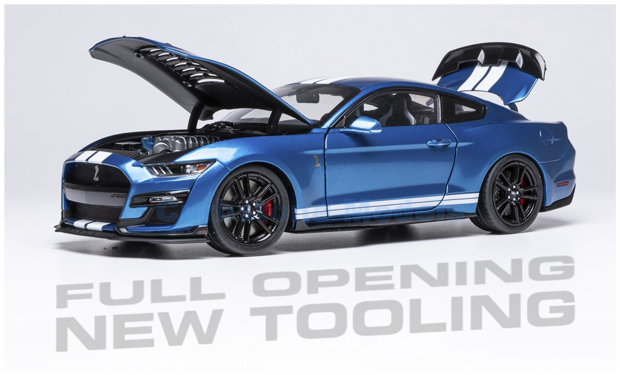 Modelauto 1:18 | IXO-Models 18RDC244-FO | Shelby Ford GT500 Metallic Blue and White 2020