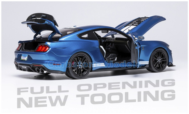 Modelauto 1:18 | IXO-Models 18RDC244-FO | Shelby Ford GT500 Metallic Blue and White 2020