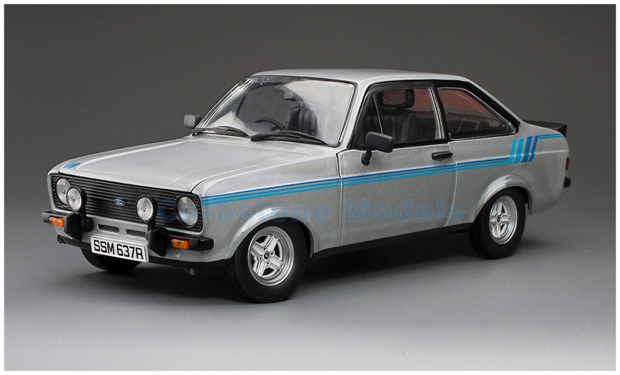 Product 1:18 | Sunstar 4637R | Ford Escort Harrier Zilver Metallic and Blue 1980