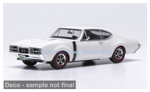 Product 1:43 | IXO-Models CLC621N.22 | OldsMobile 442 W-30 White 1970