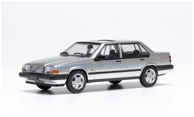 Product 1:43 | IXO-Models CLC631N.22 | Volvo 940 Turbo Zilver 1990